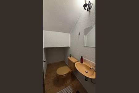 Casa à venda com 240m², 3 quartos e 2 vagasLavabo