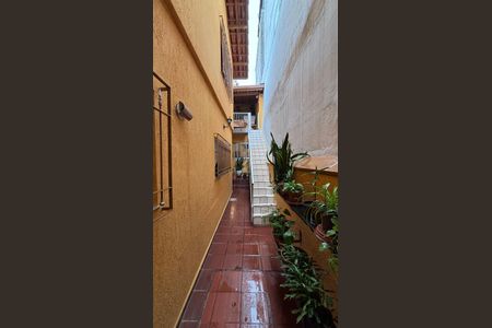 Casa à venda com 240m², 3 quartos e 2 vagasEscada