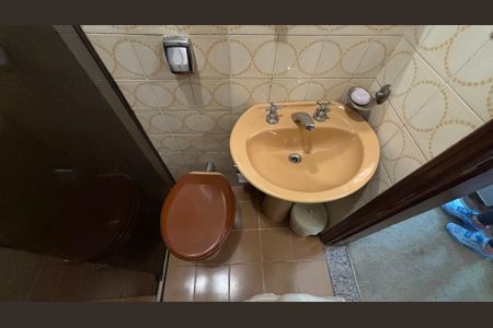 Casa à venda com 240m², 3 quartos e 2 vagasBanheiro