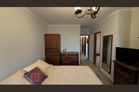 Casa à venda com 240m², 3 quartos e 2 vagasSuite