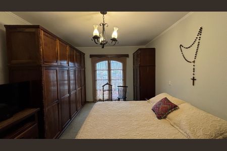 Casa à venda com 240m², 3 quartos e 2 vagasSuite