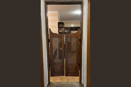 Casa à venda com 240m², 3 quartos e 2 vagasCorredor