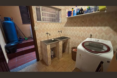 Casa à venda com 240m², 3 quartos e 2 vagasÁrea de Serviço