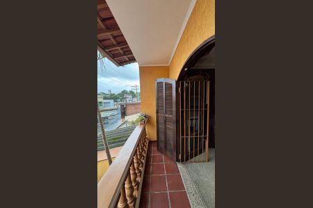 Casa à venda com 240m², 3 quartos e 2 vagasSuite Varanda