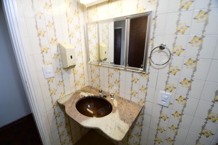 Casa à venda com 198m², 4 quartos e 6 vagasBanheiro Social