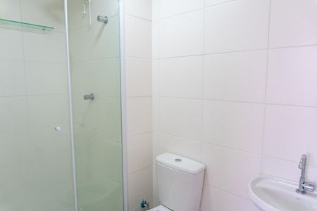 Banheiro da Suíte de apartamento para alugar com 1 quarto, 33m² em Jardim Itacolomi, São Paulo