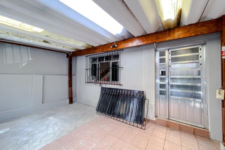 Casa à venda com 170m², 5 quartos e 1 vaga Casa à venda com 170m², 5 quartos e 1 vagaGaragem