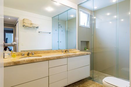 Apartamento para alugar com 159m², 3 quartos e 3 vagasSuite 01 - Banheiro