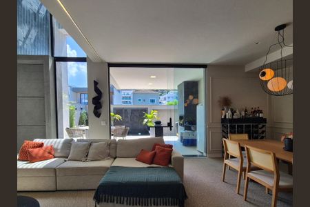 Casa de condomínio à venda com 325m², 3 quartos e 1 vaga Casa de condomínio à venda com 325m², 3 quartos e 1 vagaSala