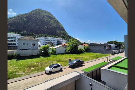 Casa de condomínio à venda com 325m², 3 quartos e 1 vaga Casa de condomínio à venda com 325m², 3 quartos e 1 vagaVista