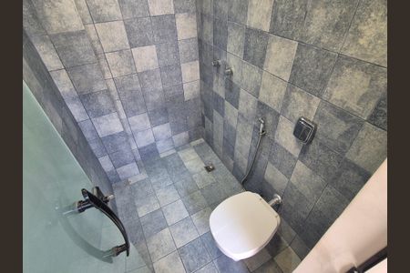 Casa de condomínio à venda com 325m², 3 quartos e 1 vaga Casa de condomínio à venda com 325m², 3 quartos e 1 vagaBanheiro