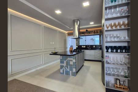 Casa de condomínio à venda com 325m², 3 quartos e 1 vaga Casa de condomínio à venda com 325m², 3 quartos e 1 vagaCozinha