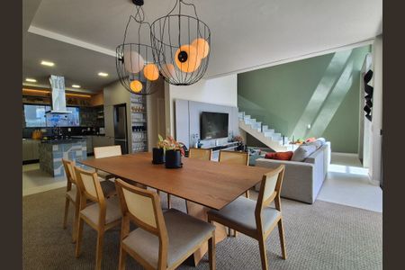 Casa de condomínio à venda com 325m², 3 quartos e 1 vaga Casa de condomínio à venda com 325m², 3 quartos e 1 vagaSala