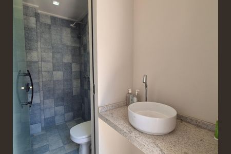 Casa de condomínio à venda com 325m², 3 quartos e 1 vaga Casa de condomínio à venda com 325m², 3 quartos e 1 vagaBanheiro