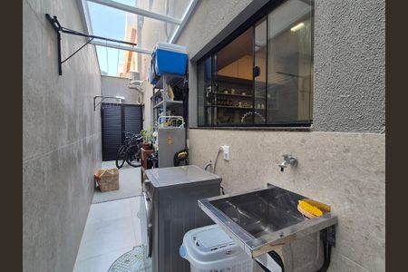 Casa de condomínio à venda com 325m², 3 quartos e 1 vaga Casa de condomínio à venda com 325m², 3 quartos e 1 vagaÁrea de Serviço