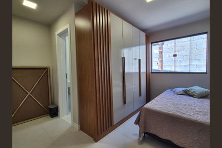 Casa de condomínio à venda com 325m², 3 quartos e 1 vaga Casa de condomínio à venda com 325m², 3 quartos e 1 vagaSuíte 2