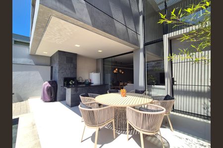 Casa de condomínio à venda com 325m², 3 quartos e 1 vaga Casa de condomínio à venda com 325m², 3 quartos e 1 vagaÁrea gourmet