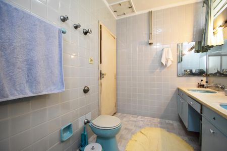 Casa à venda com 258m², 3 quartos e 2 vagasBanheiro 2