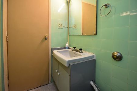 Casa à venda com 258m², 3 quartos e 2 vagasbanheiro corredor
