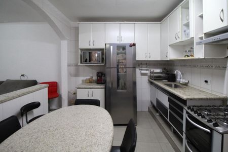 Casa à venda com 218m², 3 quartos e 2 vagas Casa à venda com 218m², 3 quartos e 2 vagasCozinha