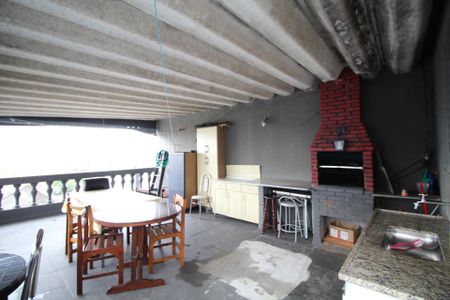 Casa à venda com 218m², 3 quartos e 2 vagas Casa à venda com 218m², 3 quartos e 2 vagasChurrasqueira