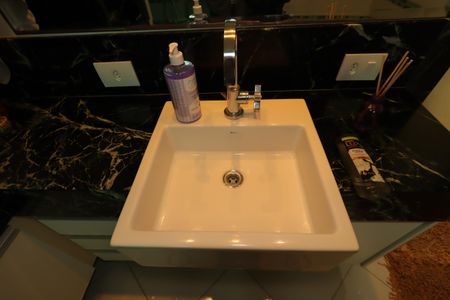 Casa à venda com 230m², 3 quartos e 3 vagasBanheiro da Suíte - Pia