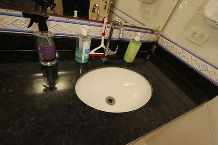 Casa à venda com 230m², 3 quartos e 3 vagasBanheiro Social - Pia