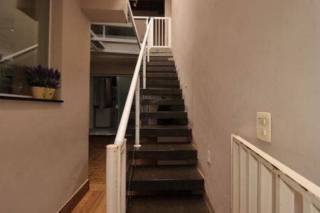 Casa à venda com 230m², 3 quartos e 3 vagasEscada externa