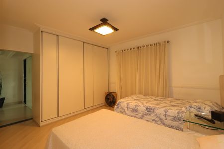 Casa à venda com 230m², 3 quartos e 3 vagasSuíte