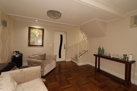 Casa à venda com 230m², 3 quartos e 3 vagasSala