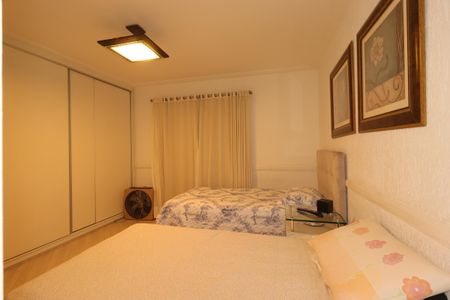 Casa à venda com 230m², 3 quartos e 3 vagasSuíte