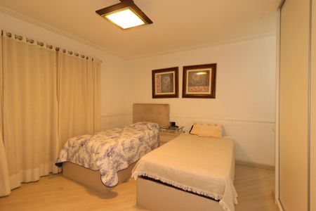 Casa à venda com 230m², 3 quartos e 3 vagasSuíte