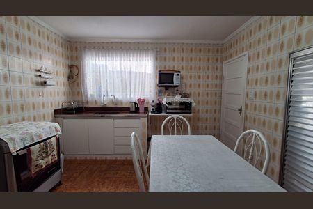 Casa à venda com 98m², 3 quartos e 4 vagasCozinha 