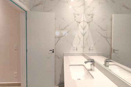 Casa de condomínio à venda com 300m², 3 quartos e 2 vagas Casa de condomínio à venda com 300m², 3 quartos e 2 vagasBanheiro Suíte 3