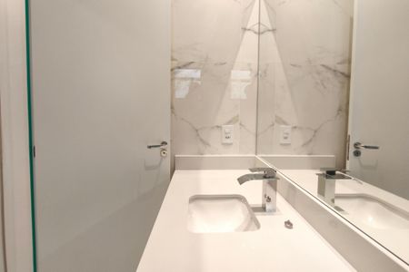 Casa de condomínio à venda com 300m², 3 quartos e 2 vagas Casa de condomínio à venda com 300m², 3 quartos e 2 vagasBanheiro Suíte 2