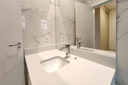 Casa de condomínio à venda com 300m², 3 quartos e 2 vagas Casa de condomínio à venda com 300m², 3 quartos e 2 vagasBanheiro Suíte 2