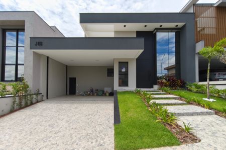 Casa de condomínio à venda com 300m², 3 quartos e 2 vagas Casa de condomínio à venda com 300m², 3 quartos e 2 vagasFachada