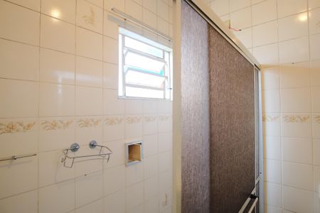 Banheiro da Suíte de casa para alugar com 2 quartos, 120m² em Vila Carrão, São Paulo