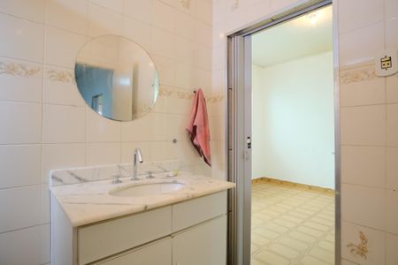 Banheiro da Suíte de casa para alugar com 2 quartos, 120m² em Vila Carrão, São Paulo