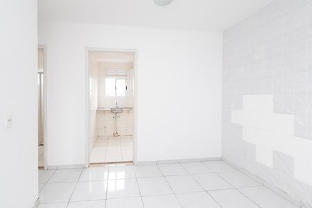 Sala de apartamento para alugar com 2 quartos, 42m² em Jardim Nélia, Ferraz de Vasconcelos