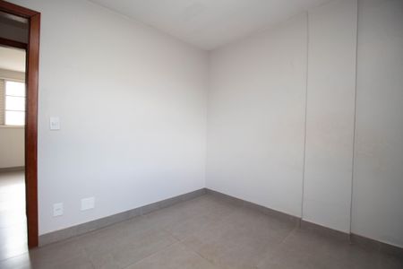 Quarto 2 de apartamento para alugar com 2 quartos, 45m² em Qd 501, Brasília