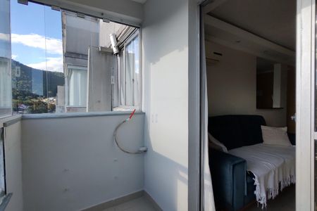 Apartamento à venda com 62m², 3 quartos e 1 vaga Apartamento à venda com 62m², 3 quartos e 1 vagaVaranda