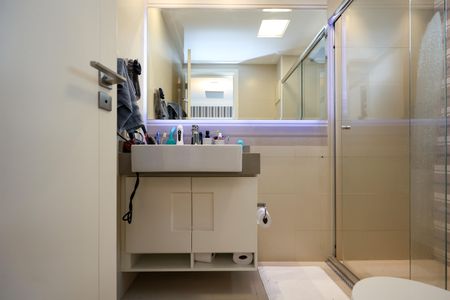 Apartamento à venda com 305m², 3 quartos e 4 vagas Apartamento à venda com 305m², 3 quartos e 4 vagasBanheiro da Suíte 2