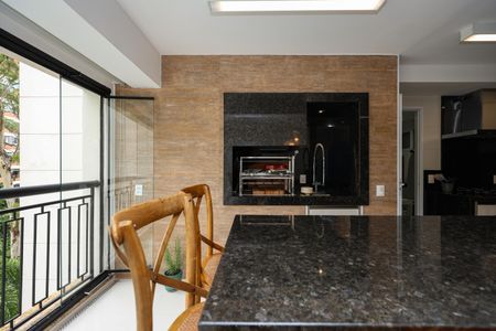 Apartamento à venda com 305m², 3 quartos e 4 vagas Apartamento à venda com 305m², 3 quartos e 4 vagasVaranda gourmet