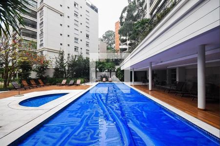 Apartamento à venda com 305m², 3 quartos e 4 vagas Apartamento à venda com 305m², 3 quartos e 4 vagasÁrea comum - Piscina