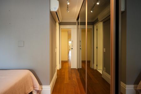 Apartamento à venda com 305m², 3 quartos e 4 vagas Apartamento à venda com 305m², 3 quartos e 4 vagasSuíte 3