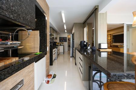 Apartamento à venda com 305m², 3 quartos e 4 vagas Apartamento à venda com 305m², 3 quartos e 4 vagasCozinha