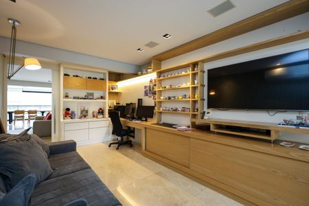 Apartamento à venda com 305m², 3 quartos e 4 vagas Apartamento à venda com 305m², 3 quartos e 4 vagasSala de TV