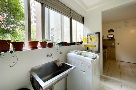 Apartamento à venda com 200m², 4 quartos e 2 vagas Apartamento à venda com 200m², 4 quartos e 2 vagasÁrea de Serviço