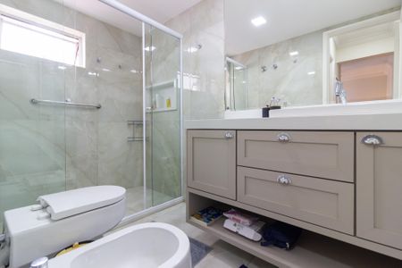 Apartamento à venda com 138m², 3 quartos e 2 vagas Apartamento à venda com 138m², 3 quartos e 2 vagasBanheiro da Suíte 1